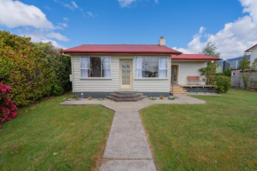 Rustlein Cottage - Te Anau Holiday Home